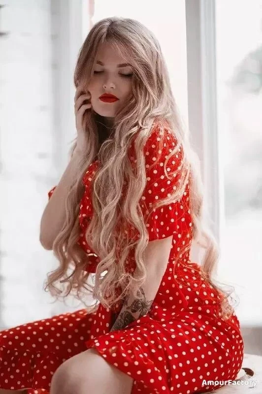 Elena Profile image 2