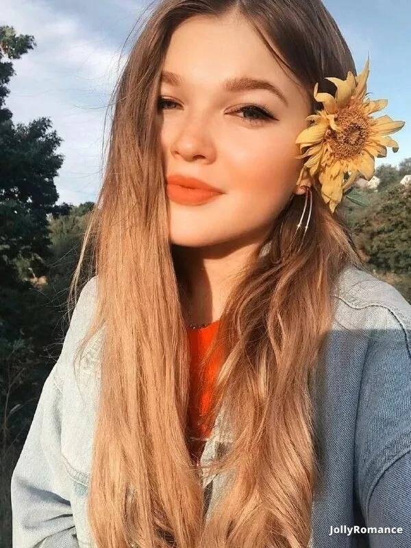 Elena Profile image 3