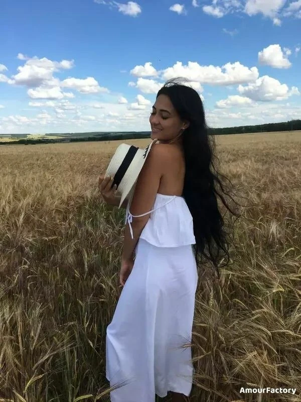 Elena Profile image 4